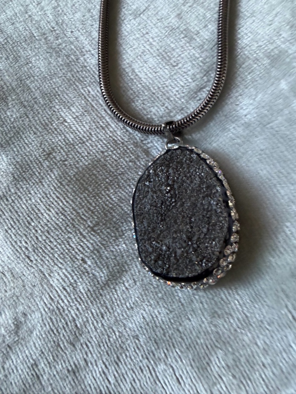 Silver Tone Druzy Pendant Necklace - Elegant Oval Sparkle